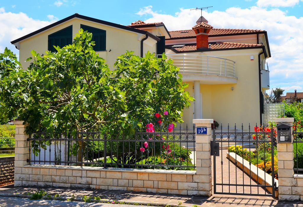 Apartments Sv. Pelegrin Umag Exterior foto